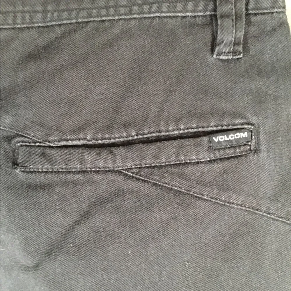 Volcom black casual shorts men’s waist size 32